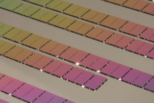 anisotrop geaetzte Strukturen in Silizium